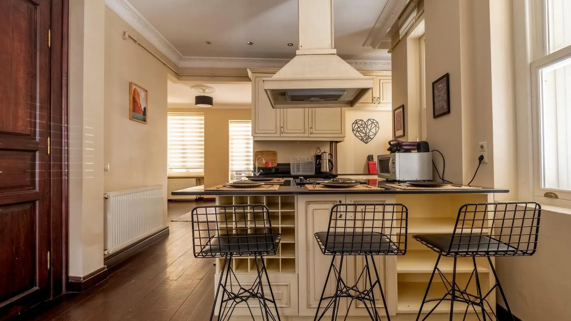 Spacious 3 Bedrooms 2 Bathrooms Central Apartment Istanbul