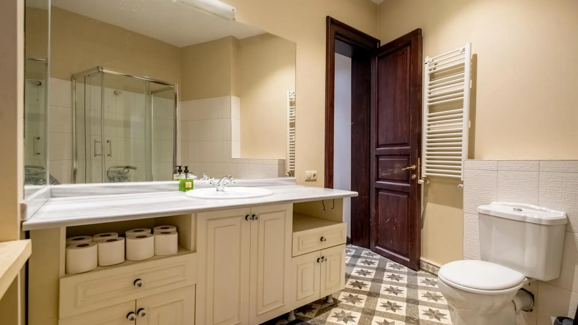 Spacious 3 Bedrooms 2 Bathrooms Central Apartment Istanbul