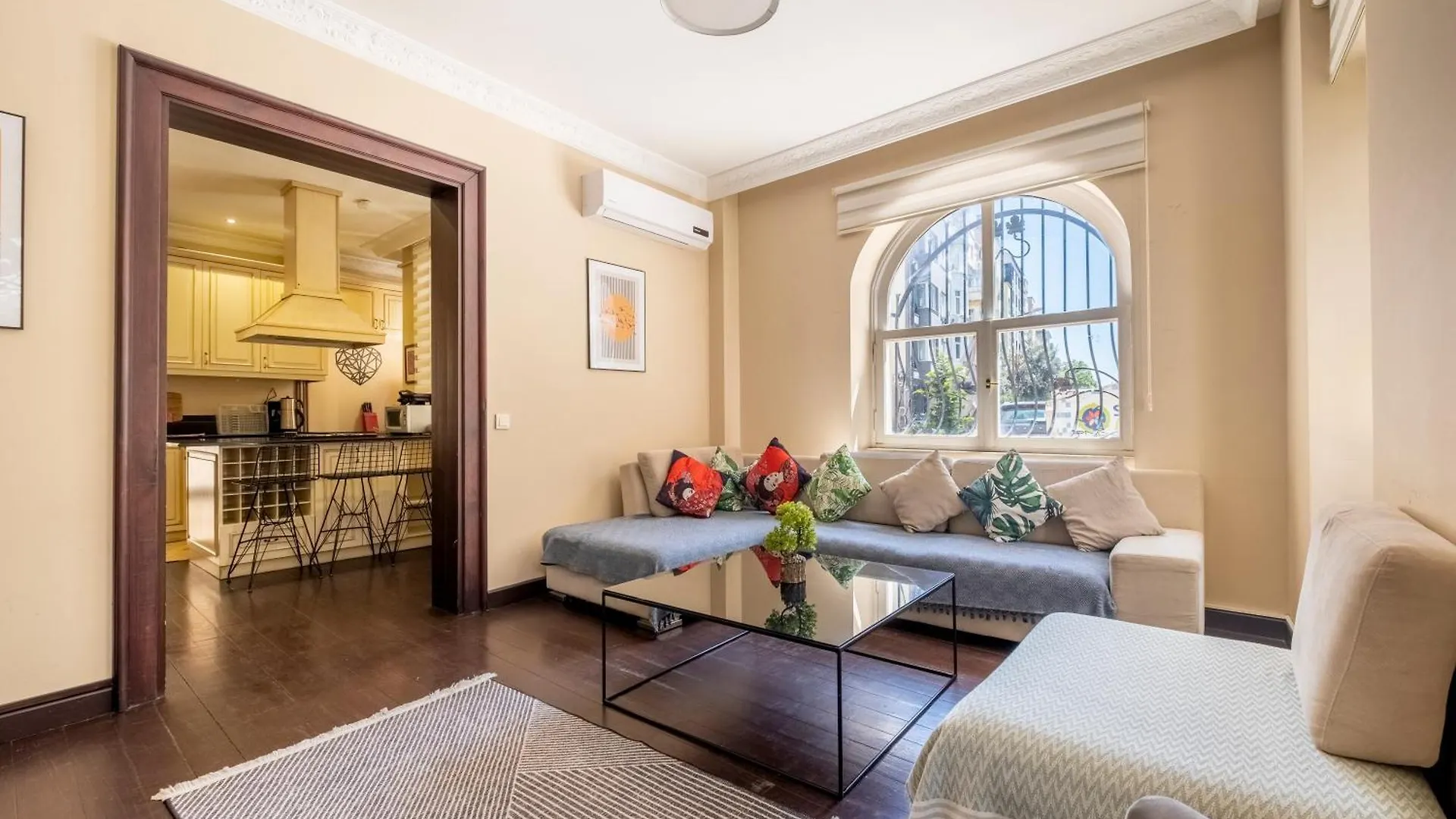 Spacious 3 Bedrooms 2 Bathrooms Central Apartment 伊斯坦布尔