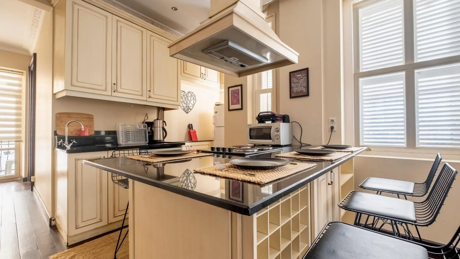 Spacious 3 Bedrooms 2 Bathrooms Central Apartment Istanbul