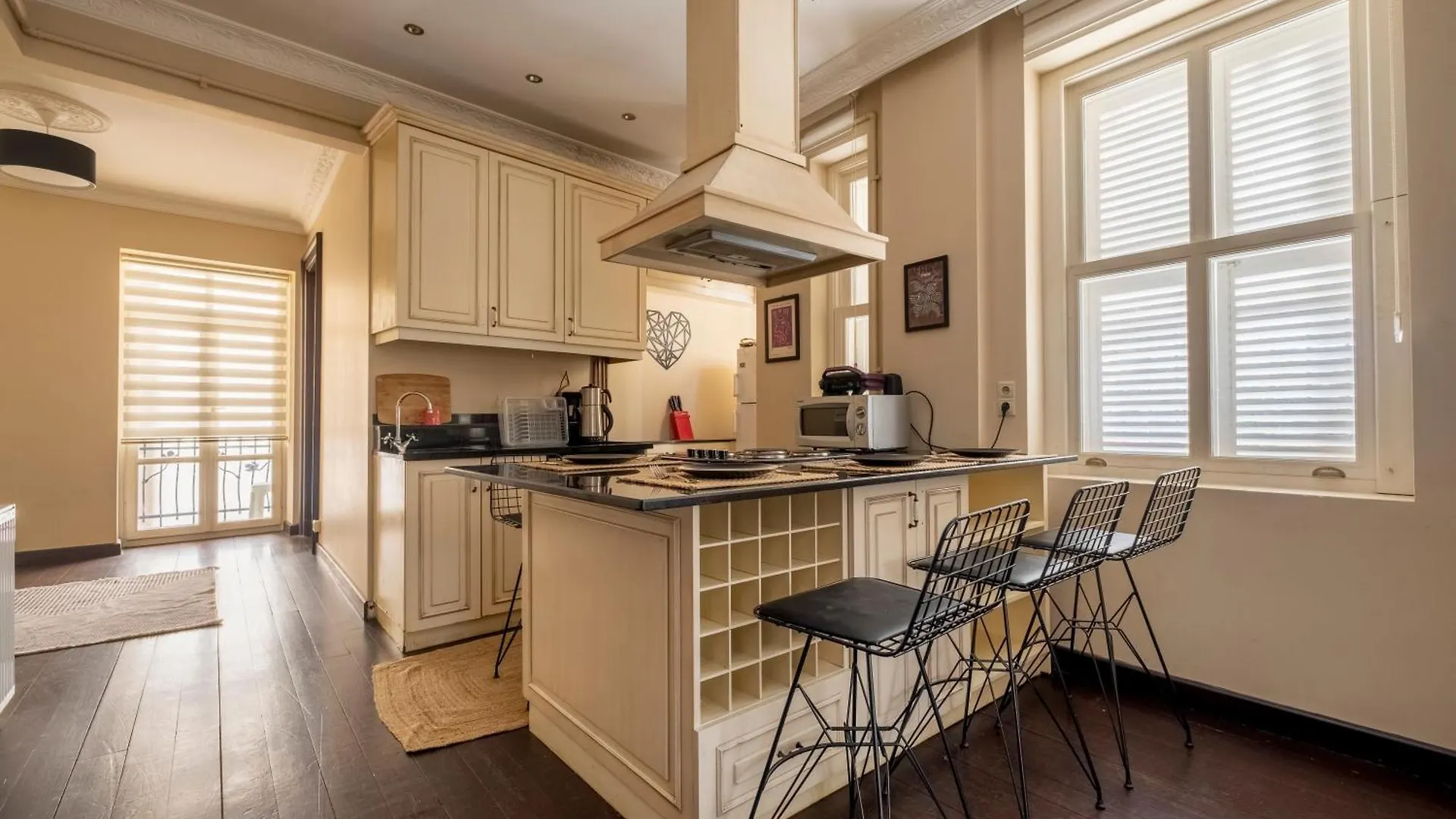 Spacious 3 Bedrooms 2 Bathrooms Central Apartment Istanbul