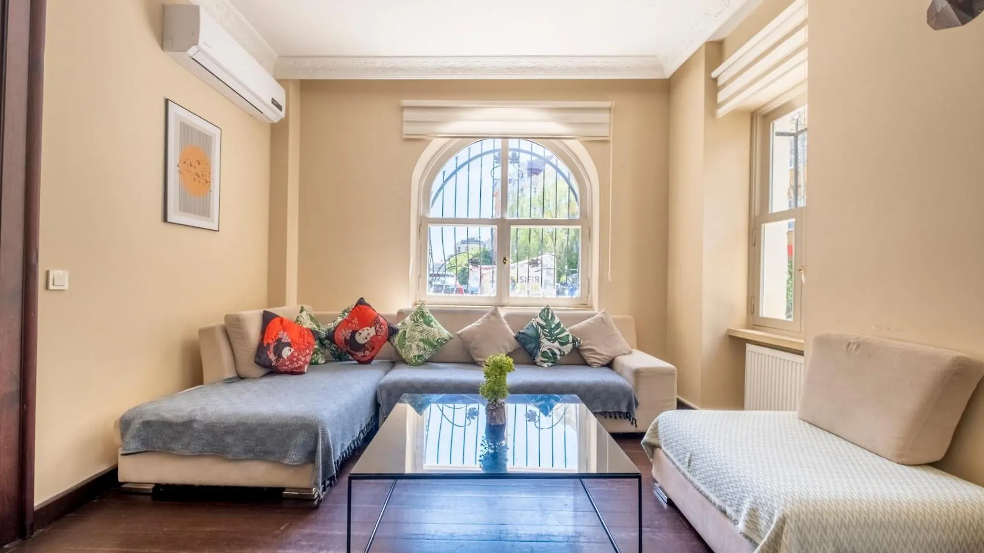 Spacious 3 Bedrooms 2 Bathrooms Central Apartment 伊斯坦布尔